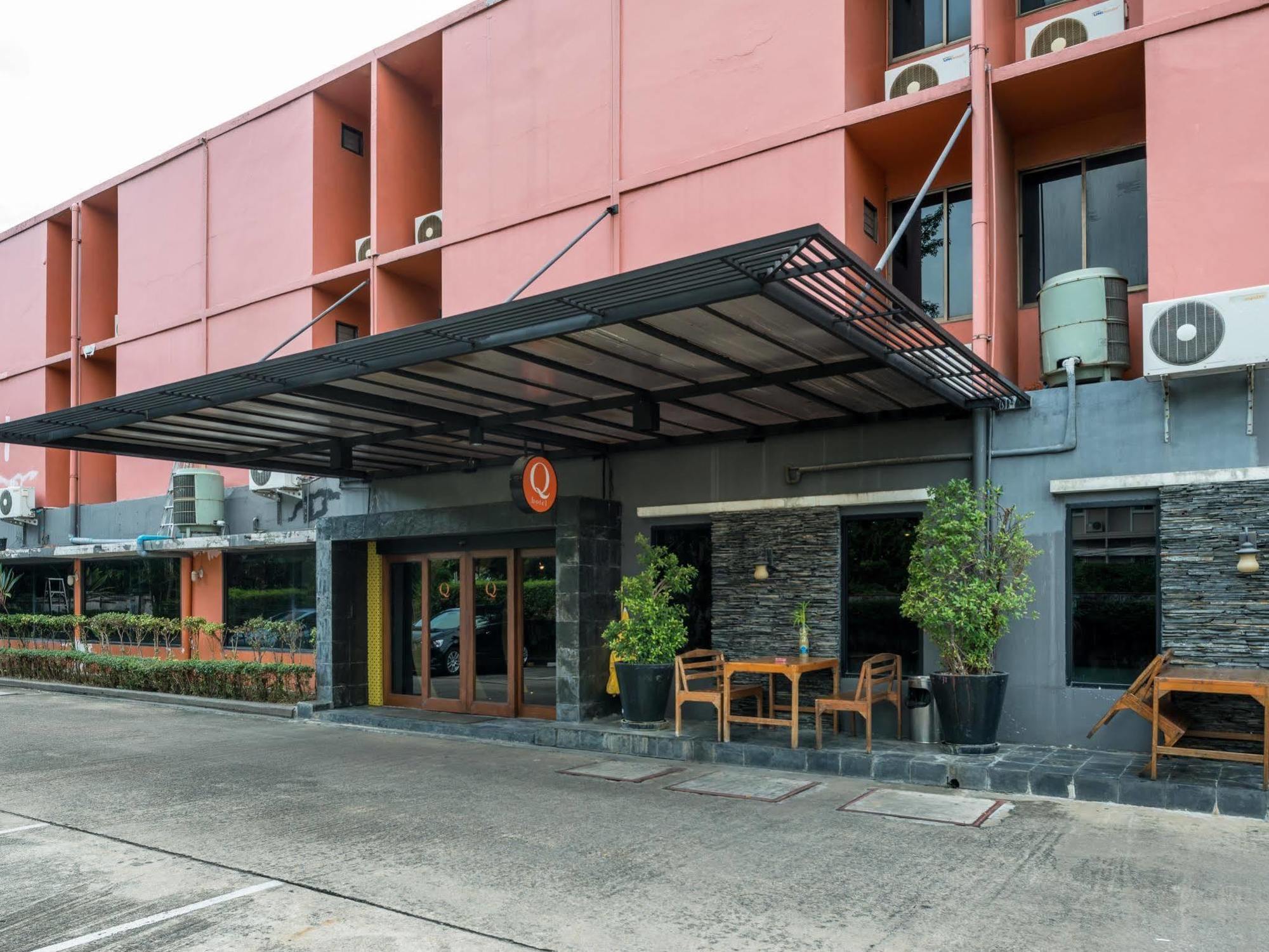 Q Hotel Bangkok Exterior foto