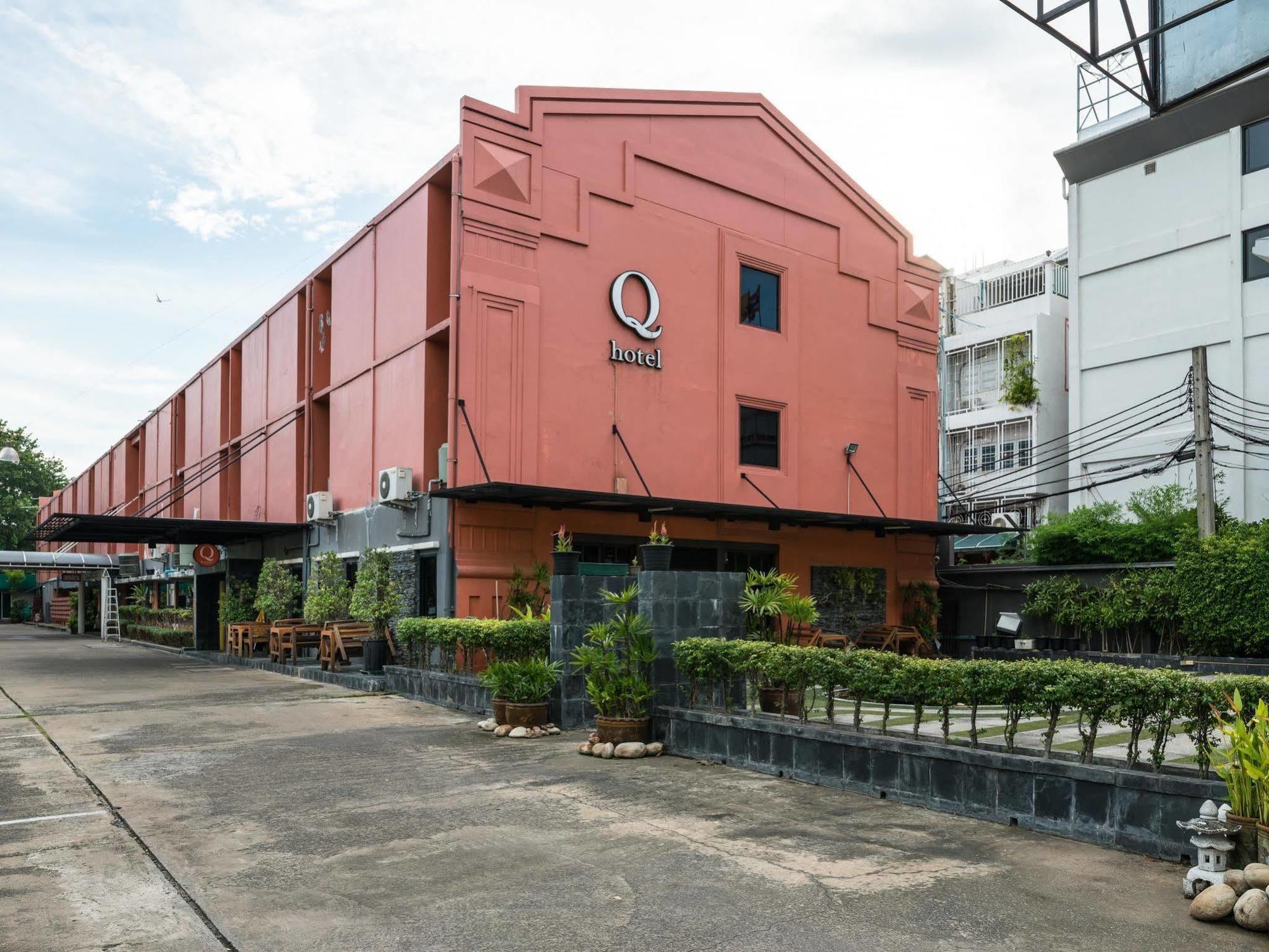 Q Hotel Bangkok Exterior foto