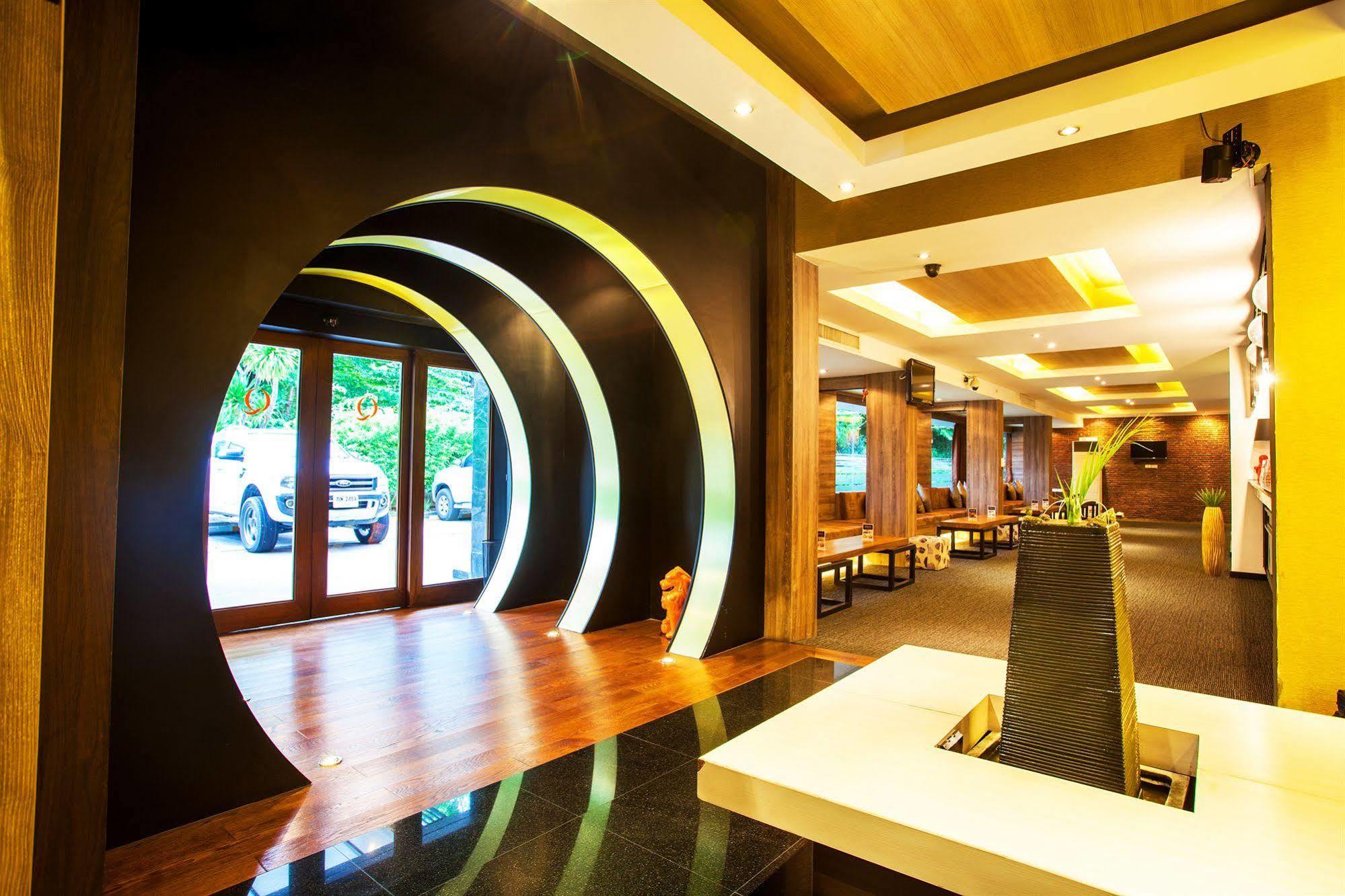 Q Hotel Bangkok Exterior foto